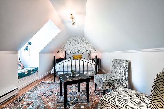 Bedroom with skylight B&B La Tremblante